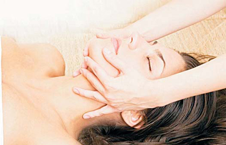 Los beneficios de un masaje facial Los beneficios de un masaje facial