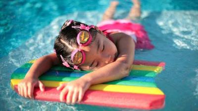 Como evitar la transmisión de infecciones en las piscinas Como evitar la transmisión de infecciones en las piscinas