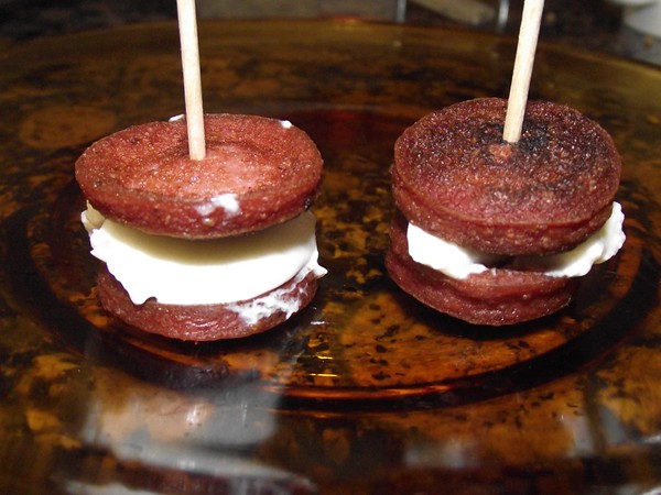 Pincho de Frankfurt con queso de untar Pincho de Frankfurt con queso de untar