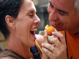 comiendo fruta