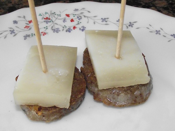 Pincho de Blanco con Queso de Cabra Pincho de Blanco con Queso de Cabra