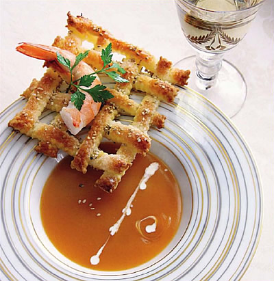 Crema de mariscos con rejilla de hojaldre Crema de mariscos con rejilla de hojaldre