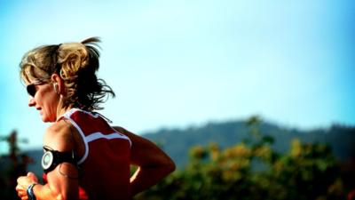 Mejora la carrera en las bajadas correr-cuesta-abajo