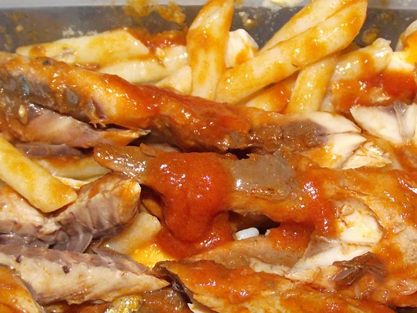 Ensalada de Pasta con Filetes de Caballa al Tomate