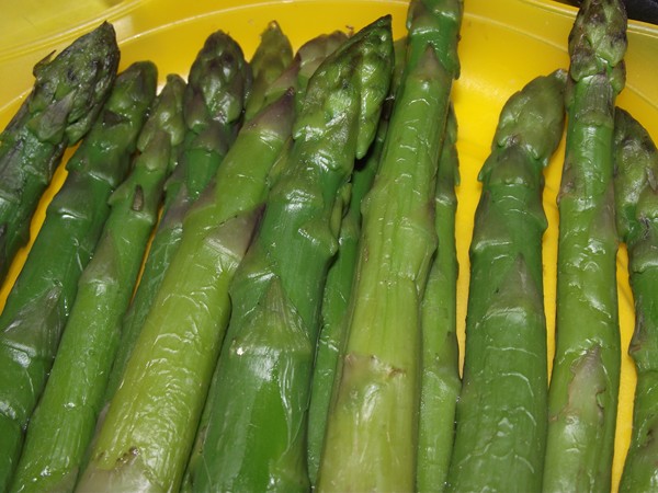 DSCF1670 recetas Espárragos Verdes con Salsa Roja de Ajo