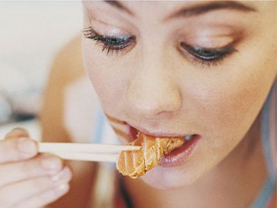 El porqué de comer en exceso, y cómo parar de hacerlo