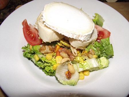 DSCF0412 450x600 Ensalada con vinagreta de frutos secos y rulo de cabra