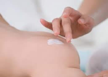 Cuidados y masajes para la piel de tu bebé
