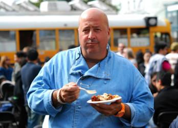Andrew Zimmern no le hace asco a nada