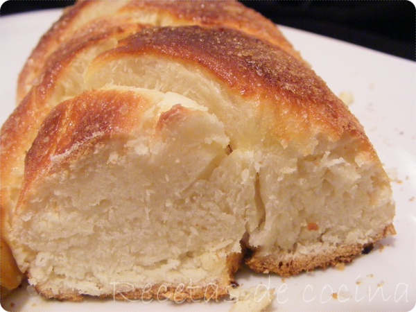 DSCF5103 2 Trenza dulce y brioches