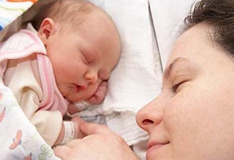 new-born-baby-hospital-mom