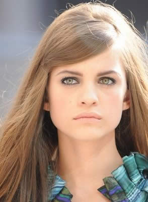 Cabello descuidado y con horquillas