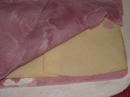 DSCF0631 450x600 Empanada de Hojaldre con Jamón York y Queso