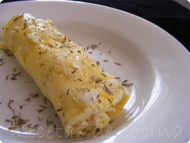 DSCF4730 Rollito de tortilla francesa rellena de queso