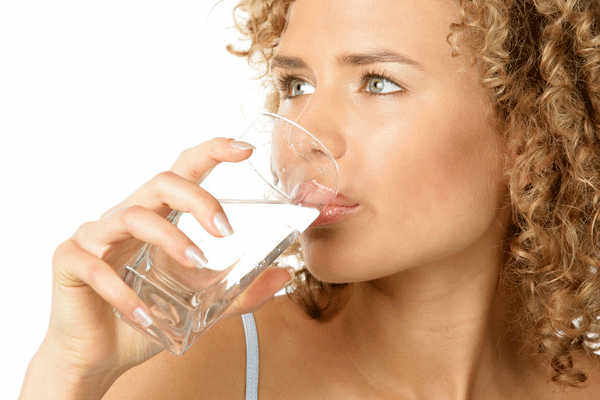 Beber agua fria ayuda a perder peso