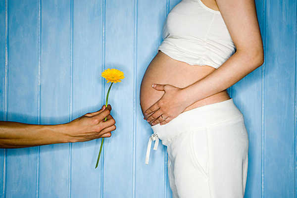 Como controlar los vomitos en el embarazo