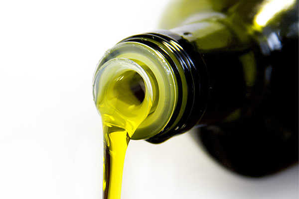 Aceite de oliva en el pelo es efectivo