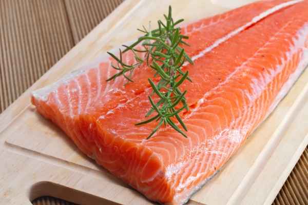 Beneficios del salmón y como prepararlo junto a frutas