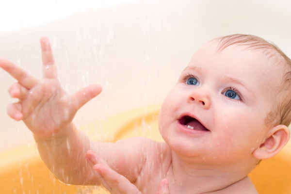 Consejos para el primer baño del bebé