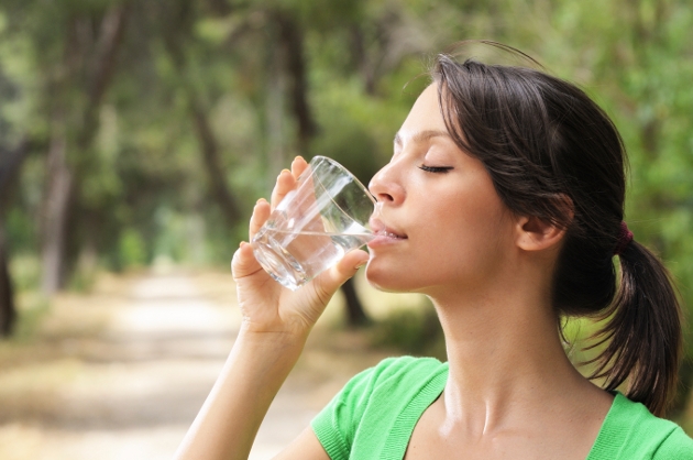 5 trucos para bajar de peso rápidamente agua.jpg