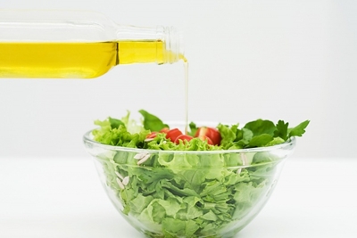 Aliños saludables y bajos en calorías para dejar tu ensalada más nutritiva y sabrosa