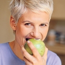 Cómo hacer para comer menos_comer manzana.jpg Cómo hacer para comer menos_comer manzana.jpg