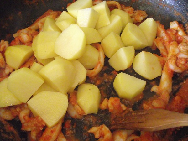 DSCF4526 recetas Albondigas con Sepia y Guisantes