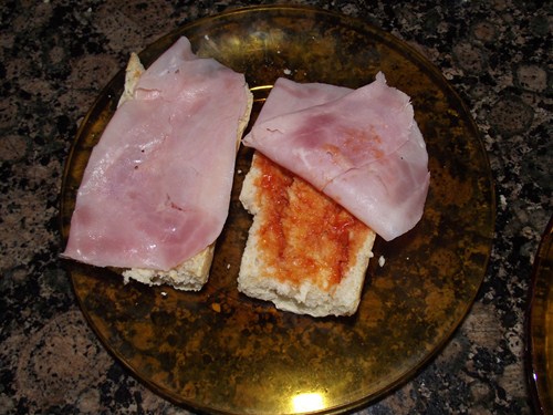 DSCF5258 sobre Tortilla de pan con tomate y jamón