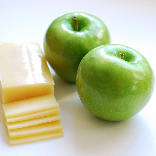 Snacks saludables para diabéticos_manzana y queso.jpg