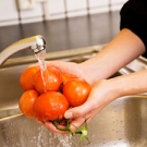 Trucos para prevenir la gripe lavar alimentos.jpg Trucos para prevenir la gripe lavar alimentos.jpg