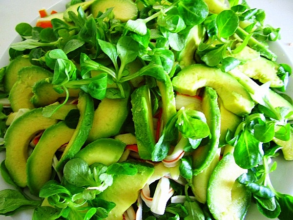 ensalada-de-berros-con-palitos-de-mar-y-aguacates ensalada de berros con palitos de mar y aguacates 6 Ensalada de berros con palitos de mar y aguacates