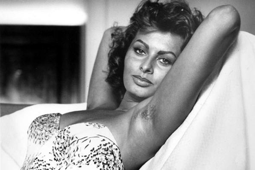 Imagen de Sofia Loren con las axilas sin depilar