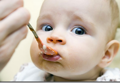 Bebes | ¿Cuando comenzar con las comidas solidas? Bebes | ¿Cuando comenzar con las comidas solidas?