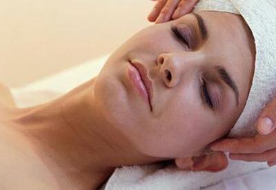 Masaje cráneo facial para aliviar la tensión Masaje cráneo facial para aliviar la tensión
