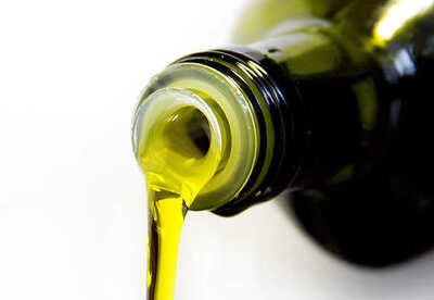 Aceite de oliva en el pelo ¿es efectivo? Aceite de oliva en el pelo ¿es efectivo?