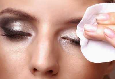 Cómo quitar el maquillaje naturalmente segun el tipo de piel Cómo quitar el maquillaje naturalmente segun el tipo de piel