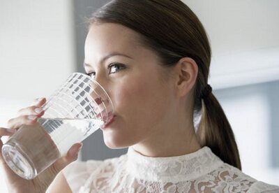 Síntomas de no beber suficiente agua Síntomas de no beber suficiente agua
