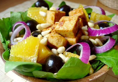 Receta de ensalada de tofu y espinacas Receta de ensalada de tofu y espinacas