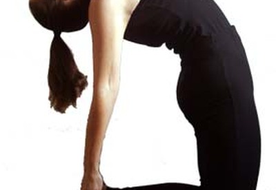 Yoga: postura del camello Yoga: postura del camello