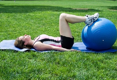 Ejercicios para glúteos con pelota de Pilates Ejercicios para glúteos con pelota de Pilates