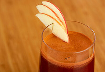 Zumo de naranja, manzana y espirulina Zumo de naranja, manzana y espirulina