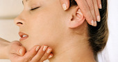 Lipoaspiración y “técnica convencional”, intervenciones de cirugía estética para eliminar el cuello grueso, la papada o el doble mentón