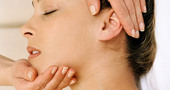 Lipoaspiración y “técnica convencional”, intervenciones de cirugía estética para eliminar el cuello grueso, la papada o el doble mentón Lipoaspiración y “técnica convencional”, intervenciones de cirugía estética para eliminar el cuello grueso, la papada o el doble mentón