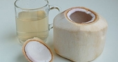 Beneficios del agua de coco: mitos y verdades