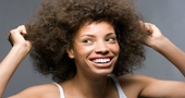 Cómo eliminar la estática o frizz del cabello