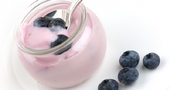 Desintoxicante natural a base de arándanos y yogurt Desintoxicante natural a base de arándanos y yogurt