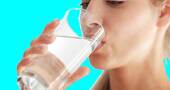 La importancia del agua en nuestro cuerpo La importancia del agua en nuestro cuerpo