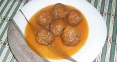 Deliciosas albóndigas caseras en salsa de tomate Deliciosas albóndigas caseras en salsa de tomate