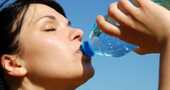 Beber seis u ocho vasos de agua al día no garantiza estar sano Beber seis u ocho vasos de agua al día no garantiza estar sano
