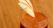 Zumo de naranja, manzana y espirulina Zumo de naranja, manzana y espirulina